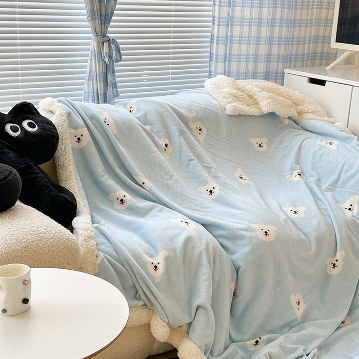 91家纺网 家纺一手货源 找家纺 昔可家纺 2023新款ins风牛奶绒羊羔绒印花毛毯（风格二） 蓝底小白熊