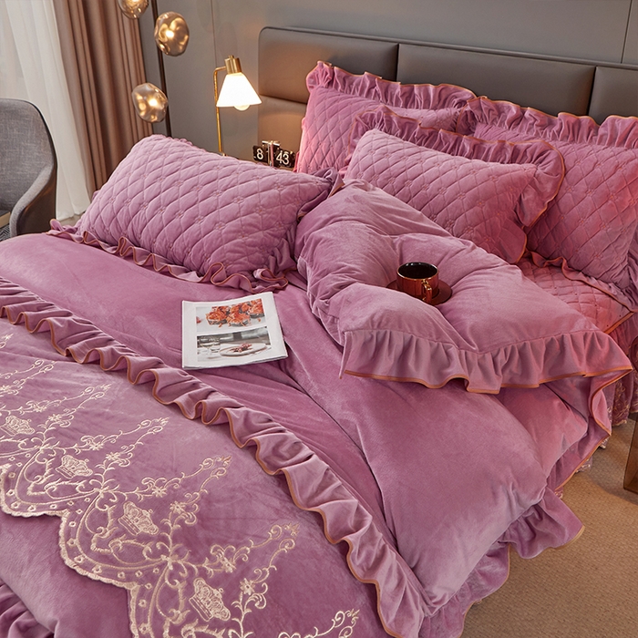 91家纺网 家纺一手货源 找家纺 罗艺轩 2024新款欧洲风情宝宝绒可拆卸夹棉床裙四件套 丁香紫