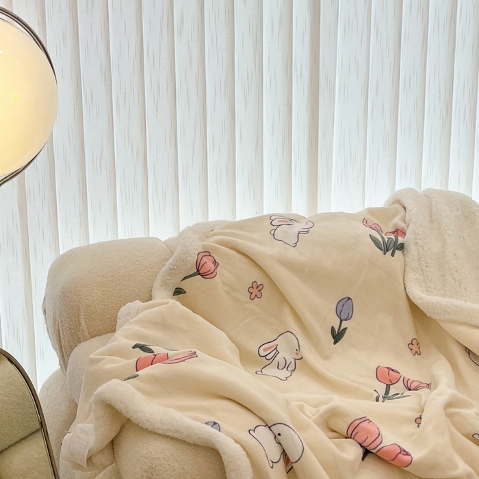 91家纺网 家纺一手货源 找家纺 昔可家纺 2023新款ins风牛奶绒羊羔绒印花毛毯（风格二） 粉粉郁金兔