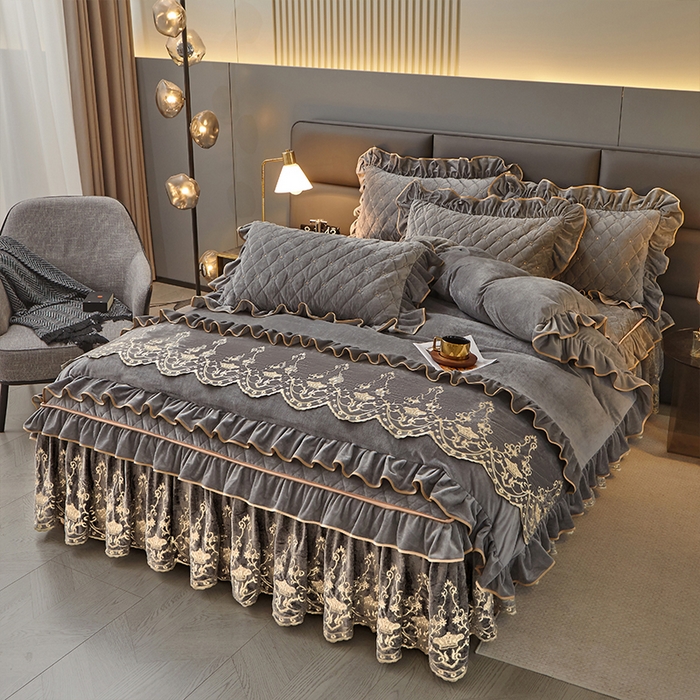 91家纺网 家纺一手货源 找家纺 罗艺轩 2024新款欧洲风情宝宝绒可拆卸夹棉床裙四件套 高级灰