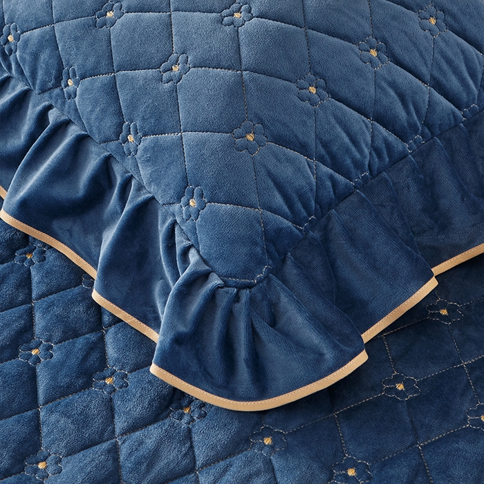 91家纺网 家纺一手货源 找家纺 罗艺轩 2024新款欧洲风情宝宝绒可拆卸夹棉床裙四件套 宝石蓝