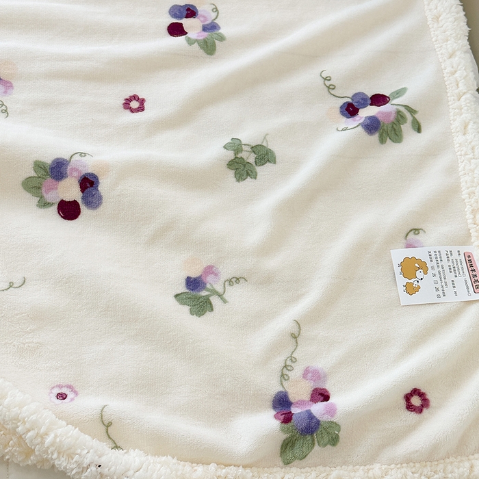 91家纺网 家纺一手货源 找家纺 昔可家纺 2023新款ins风牛奶绒羊羔绒印花毛毯（风格一） 紫色葡萄