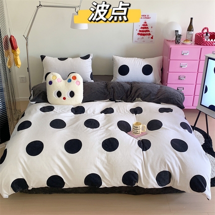 91家纺网 家纺一手货源 找家纺 星期八 2023新款210g双面牛奶绒印花四件套 波点