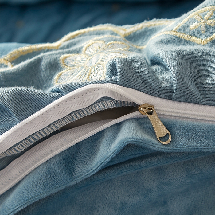 91家纺网 家纺一手货源 找家纺 罗艺轩 2024新款花季宝宝绒全套夹棉絎缝加厚系列床裙套件 绅士蓝