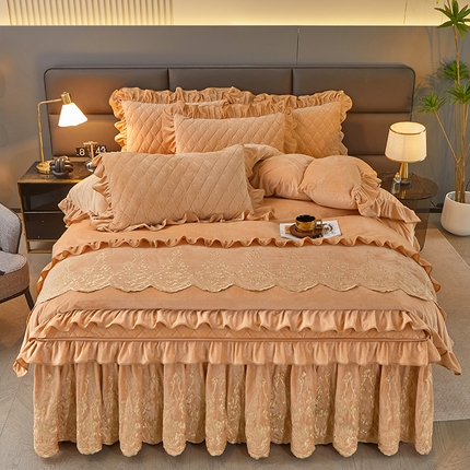 91家纺网 家纺一手货源 找家纺 罗艺轩 2024新款欧洲风情宝宝绒可拆卸夹棉床裙四件套 香槟金