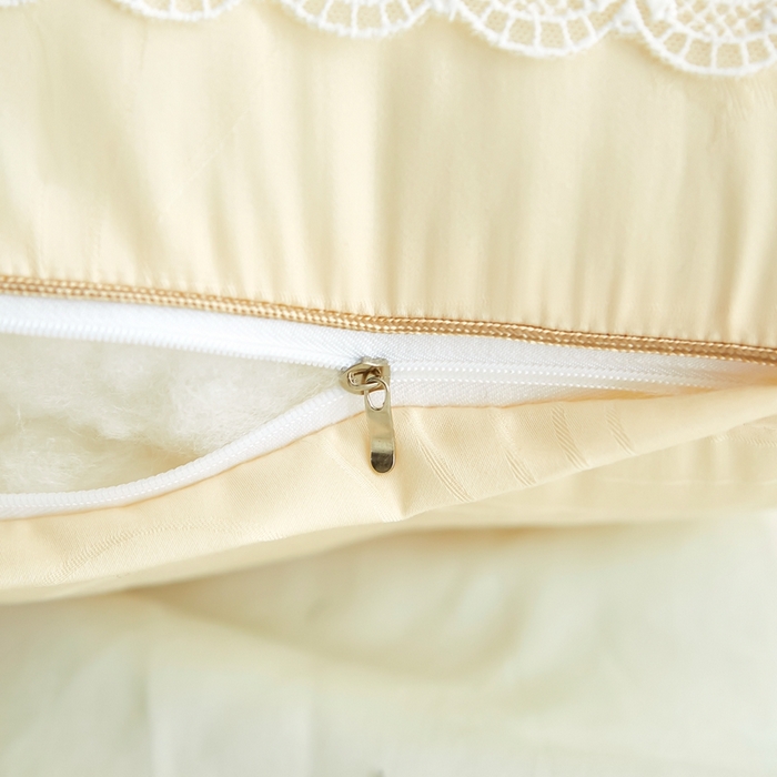 91家纺网 家纺一手货源 找家纺 拾光枕芯 2023新款羊绒蕾丝枕 米黄