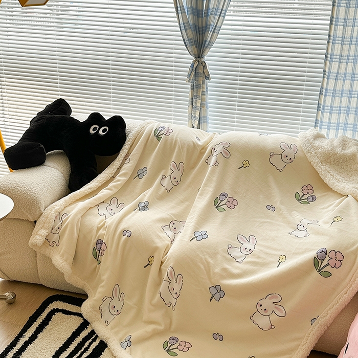 91家纺网 家纺一手货源 找家纺 昔可家纺 2023新款ins风牛奶绒羊羔绒印花毛毯（风格二） 花小兔