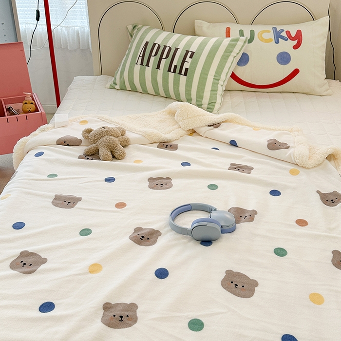 91家纺网 家纺一手货源 找家纺 昔可家纺 2023新款ins风牛奶绒羊羔绒印花毛毯（风格一） 彩色波点熊