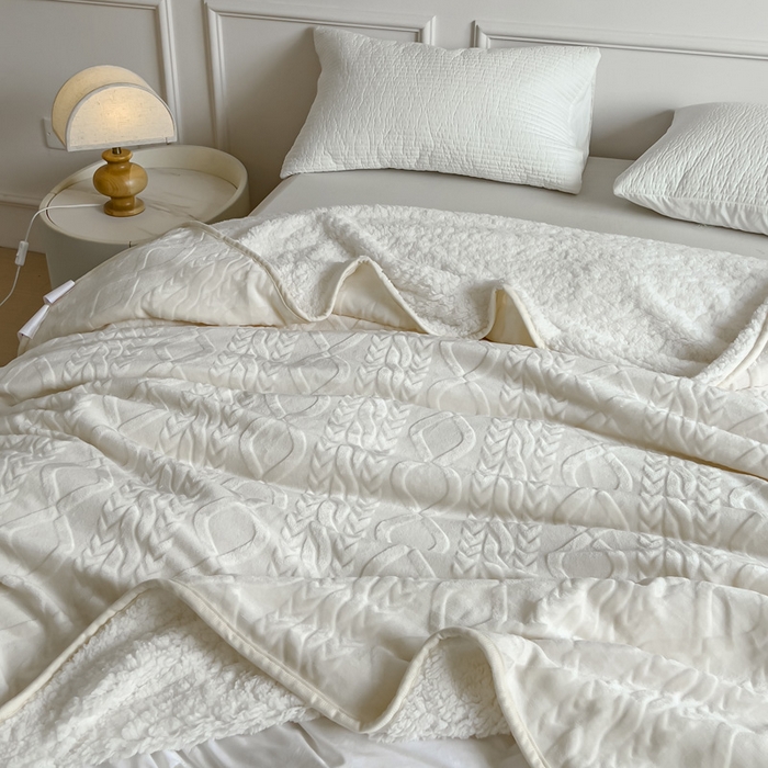 91家纺网 家纺一手货源 找家纺 宜家坊 新款秋冬高克重法莱绒羊羔绒立体剪花纯色多功能毛毯 奶油白