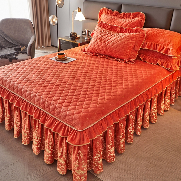 91家纺网 家纺一手货源 找家纺 罗艺轩 2024新款欧洲风情宝宝绒可拆卸夹棉床裙三件套 爱玛橙