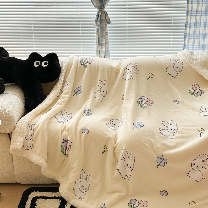 91家纺网 家纺一手货源 找家纺 昔可家纺 2023新款ins风牛奶绒羊羔绒印花毛毯（风格二） 花小兔