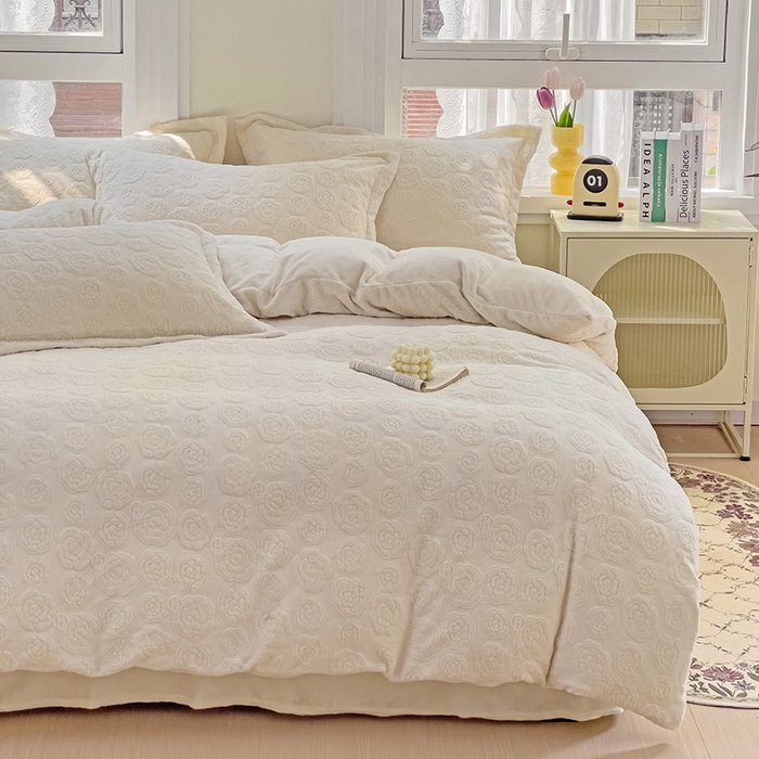 91家纺网 家纺一手货源 找家纺 寐居家纺 2023年高克重烂花牛奶绒四件套 韩式玫瑰-米白