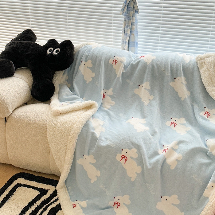 91家纺网 家纺一手货源 找家纺 昔可家纺 2023新款ins风牛奶绒羊羔绒印花毛毯（风格二） 丝带小兔蓝