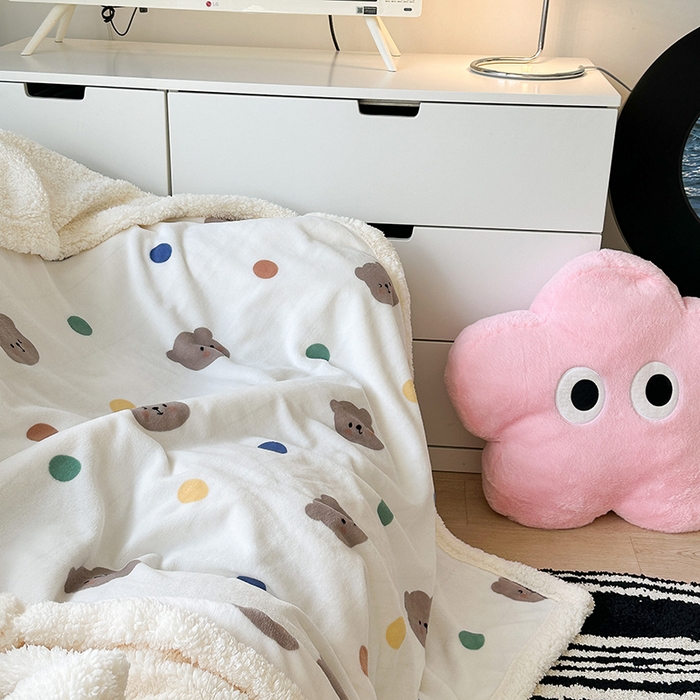 91家纺网 家纺一手货源 找家纺 昔可家纺 2023新款ins风牛奶绒羊羔绒印花毛毯（风格二） 彩色波点熊