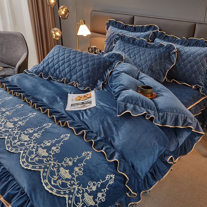 91家纺网 家纺一手货源 找家纺 罗艺轩 2024新款欧洲风情宝宝绒可拆卸夹棉床裙四件套 宝石蓝