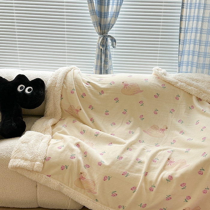 91家纺网 家纺一手货源 找家纺 昔可家纺 2023新款ins风牛奶绒羊羔绒印花毛毯（风格二） 天鹅玫瑰