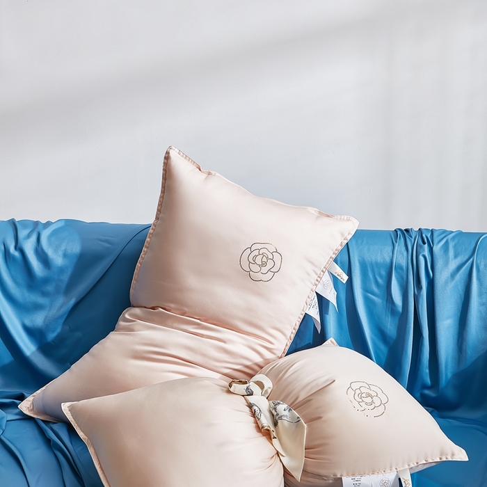 91家纺网 家纺一手货源 找家纺 拾光枕芯 2023新款天丝山茶花枕芯 玉色