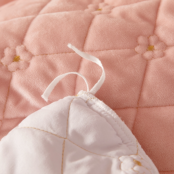 91家纺网 家纺一手货源 找家纺 罗艺轩 2024新款花季宝宝绒全套夹棉絎缝加厚系列床裙套件 美人玉