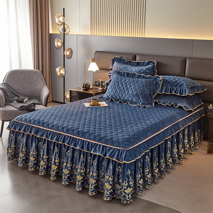 91家纺网 家纺一手货源 找家纺 罗艺轩 2024新款欧洲风情宝宝绒可拆卸夹棉床裙三件套 宝石蓝