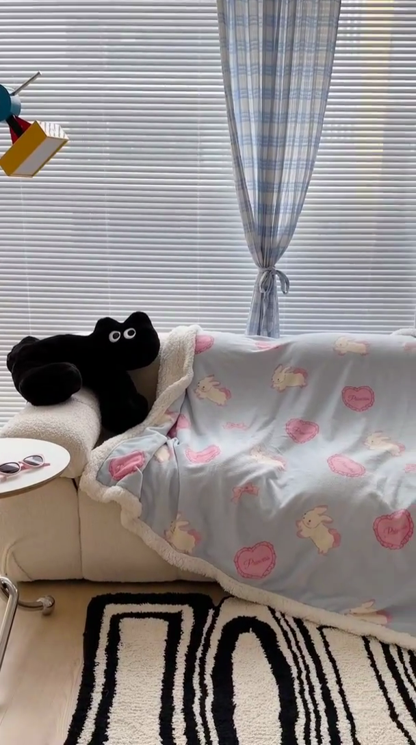 91家纺网 家纺一手货源 找家纺 昔可家纺 2023新款ins风牛奶绒羊羔绒印花毛毯（风格二） 萝莉爱心兔