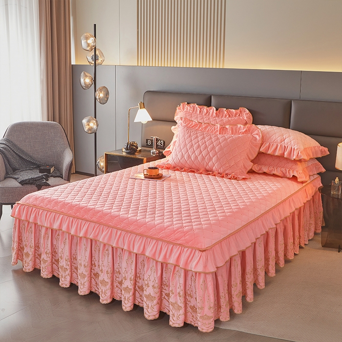 91家纺网 家纺一手货源 找家纺 罗艺轩 2024新款欧洲风情宝宝绒可拆卸夹棉床裙三件套 樱花粉