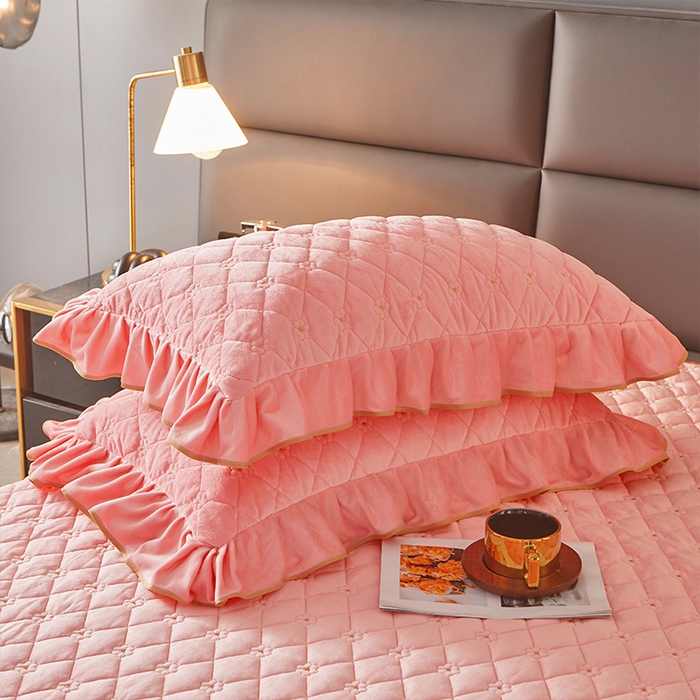 91家纺网 家纺一手货源 找家纺 罗艺轩 2024新款欧洲风情宝宝绒可拆卸夹棉床裙四件套 樱花粉