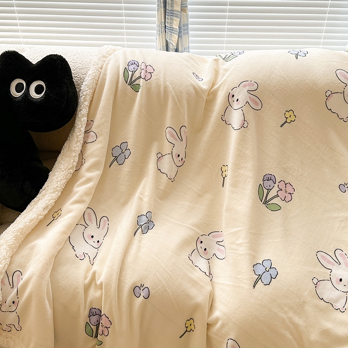 91家纺网 家纺一手货源 找家纺 昔可家纺 2023新款ins风牛奶绒羊羔绒印花毛毯（风格二） 花小兔