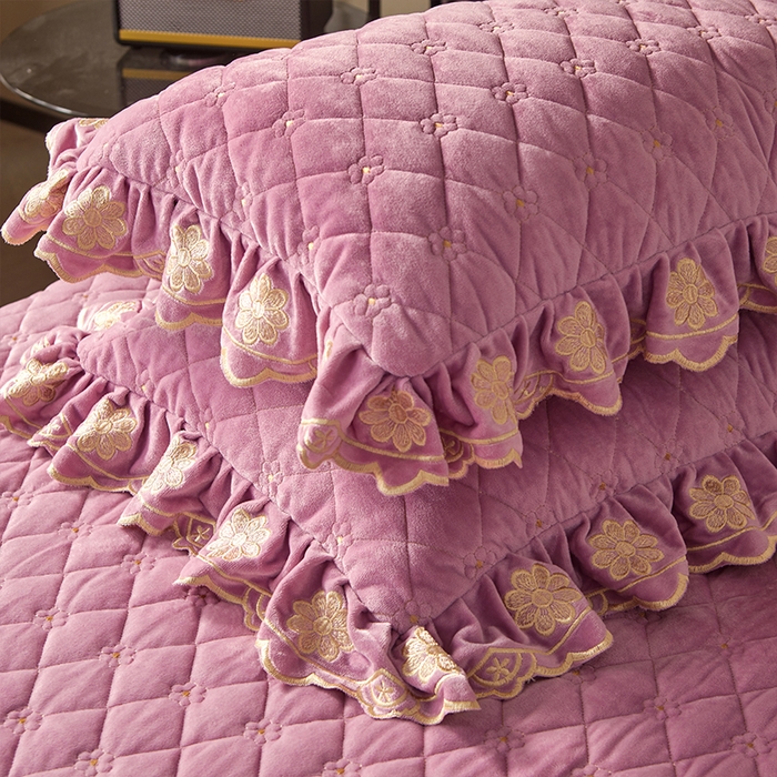 91家纺网 家纺一手货源 找家纺 罗艺轩 2024新款花季宝宝绒全套夹棉絎缝加厚系列床裙套件 丁香紫