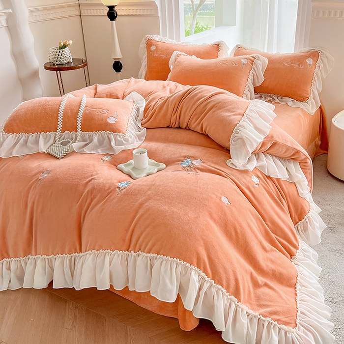 91家纺网 家纺一手货源 找家纺 可以家居 2023新款牛奶绒绣花花边款四件套玫瑰庄园 爱玛橙