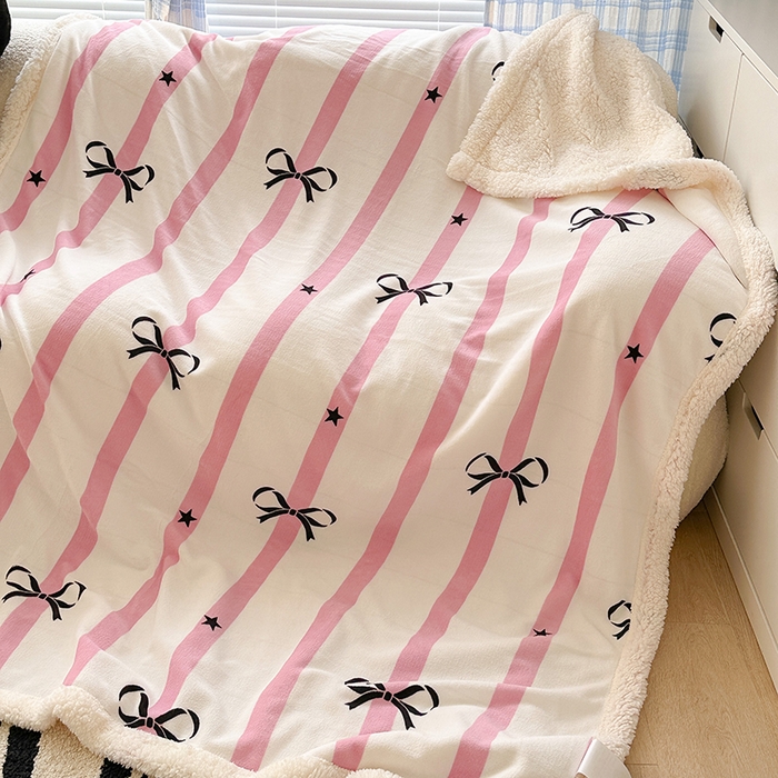 91家纺网 家纺一手货源 找家纺 昔可家纺 2023新款ins风牛奶绒羊羔绒印花毛毯（风格二） 星星竖条蝴蝶结