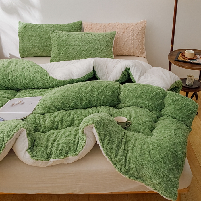 91家纺网 家纺一手货源 找家纺 雅蔓依 2025新款塔芙绒羊羔绒冬被被子被芯 果绿色
