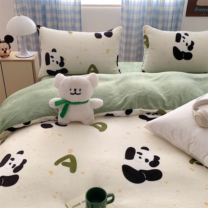 91家纺网 家纺一手货源 找家纺 星期八 2023新款210g双面牛奶绒印花四件套 小熊猫