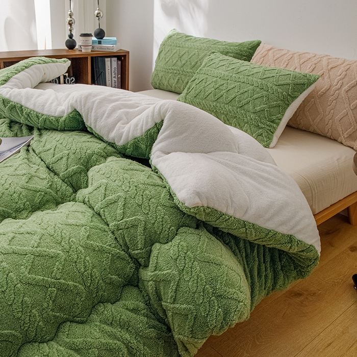91家纺网 家纺一手货源 找家纺 雅蔓依 2025新款塔芙绒羊羔绒冬被被子被芯 果绿色