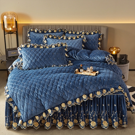 91家纺网 家纺一手货源 找家纺 （总）罗艺轩 2024新款花季宝宝绒全套夹棉絎缝加厚系列床裙套件