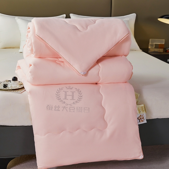 91家纺网 家纺一手货源 找家纺 丽卡家纺  家居馆 2023新款米娜蚕丝子母被 粉玉色