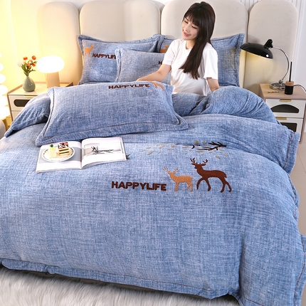 91家纺网 家纺一手货源 找家纺 代芙家纺 2023秋冬新品全消光8.5斤牛奶绒加厚保暖毛巾绣四件套 小鹿-蓝