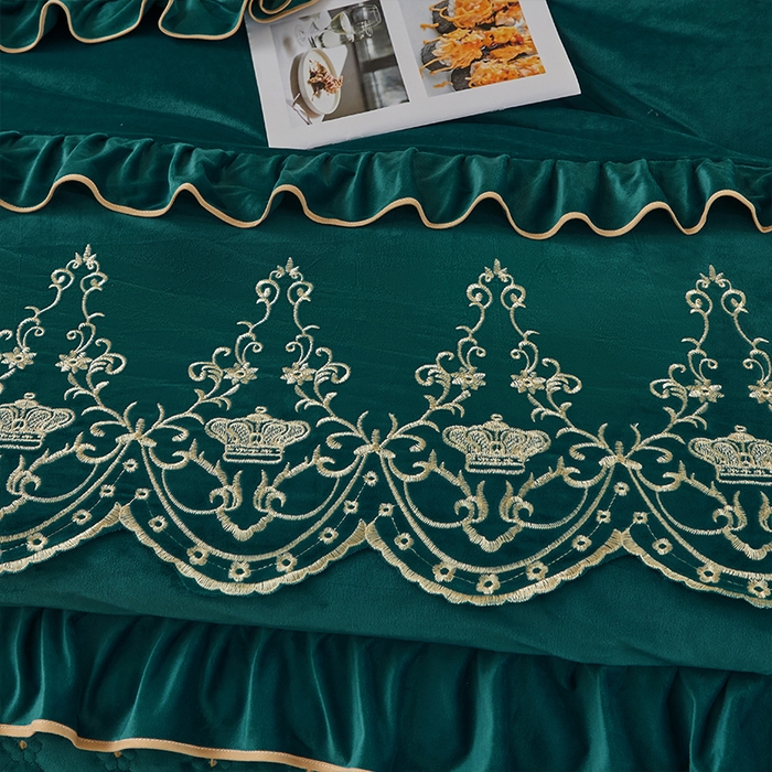 91家纺网 家纺一手货源 找家纺 罗艺轩 2024新款欧洲风情宝宝绒可拆卸夹棉床裙四件套 橄榄绿