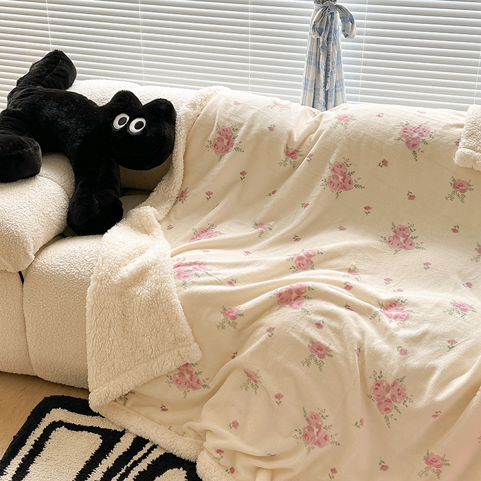 91家纺网 家纺一手货源 找家纺 昔可家纺 2023新款ins风牛奶绒羊羔绒印花毛毯（风格二） 午后茶花