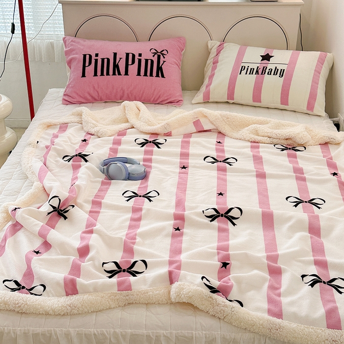 91家纺网 家纺一手货源 找家纺 昔可家纺 2023新款ins风牛奶绒羊羔绒印花毛毯（风格一） 粉条星星蝴蝶结