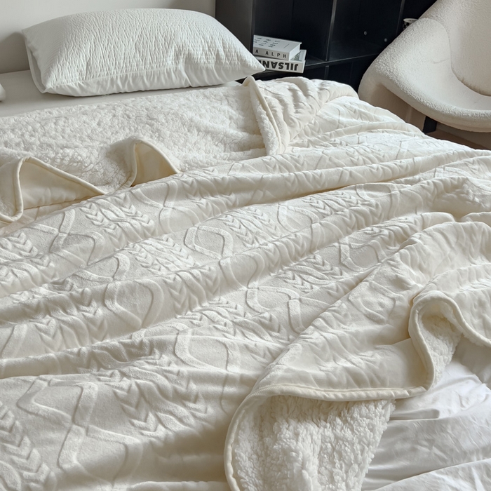 91家纺网 家纺一手货源 找家纺 宜家坊 新款秋冬高克重法莱绒羊羔绒立体剪花纯色多功能毛毯 奶油白