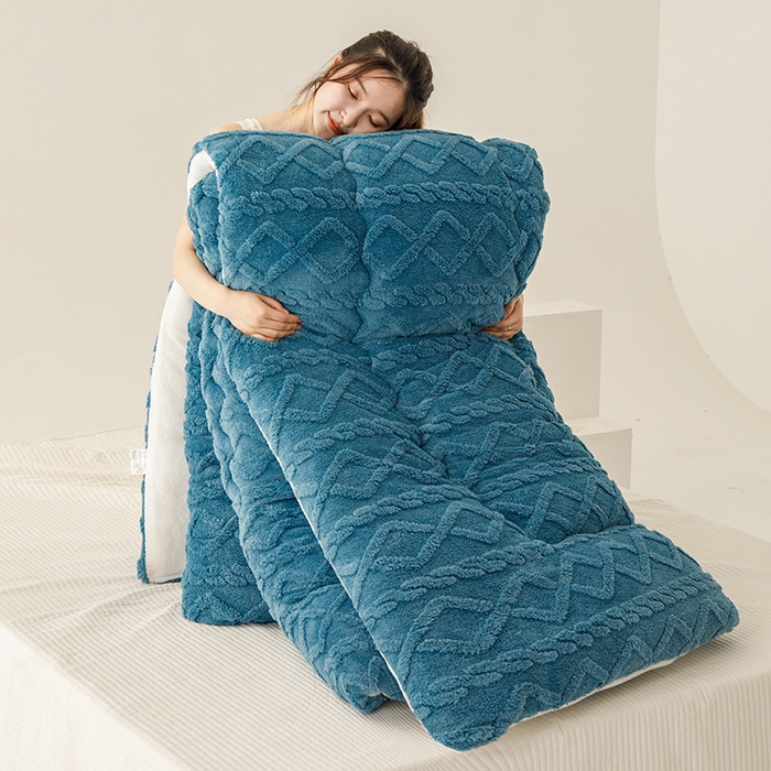 91家纺网 家纺一手货源 找家纺 雅蔓依 2025新款塔芙绒羊羔绒冬被被子被芯 宝石蓝