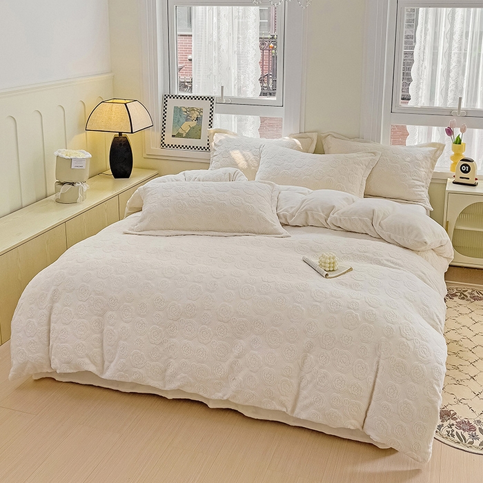 91家纺网 家纺一手货源 找家纺 寐居家纺 2023年高克重烂花牛奶绒四件套 韩式玫瑰-米白