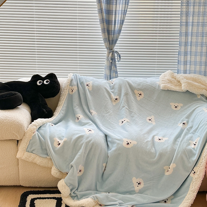 91家纺网 家纺一手货源 找家纺 昔可家纺 2023新款ins风牛奶绒羊羔绒印花毛毯（风格二） 蓝底小白熊