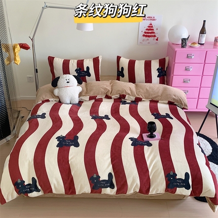 91家纺网 家纺一手货源 找家纺 星期八 2023新款210g双面牛奶绒印花四件套 条纹狗狗红