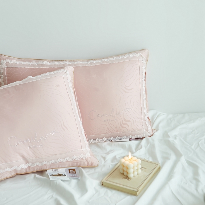 91家纺网 家纺一手货源 找家纺 拾光枕芯 2023新款羊绒蕾丝枕 粉色