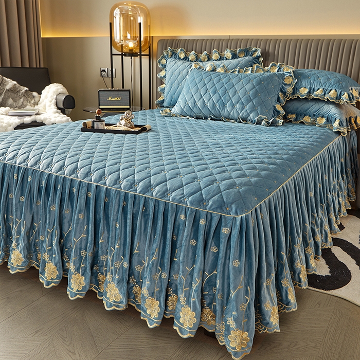 91家纺网 家纺一手货源 找家纺 罗艺轩 2024新款花季宝宝绒全套夹棉絎缝加厚系列床裙三件套 绅士蓝