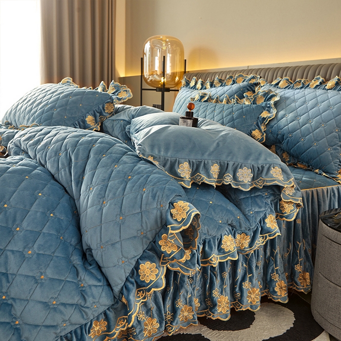 91家纺网 家纺一手货源 找家纺 罗艺轩 2024新款花季宝宝绒全套夹棉絎缝加厚系列床裙套件 绅士蓝