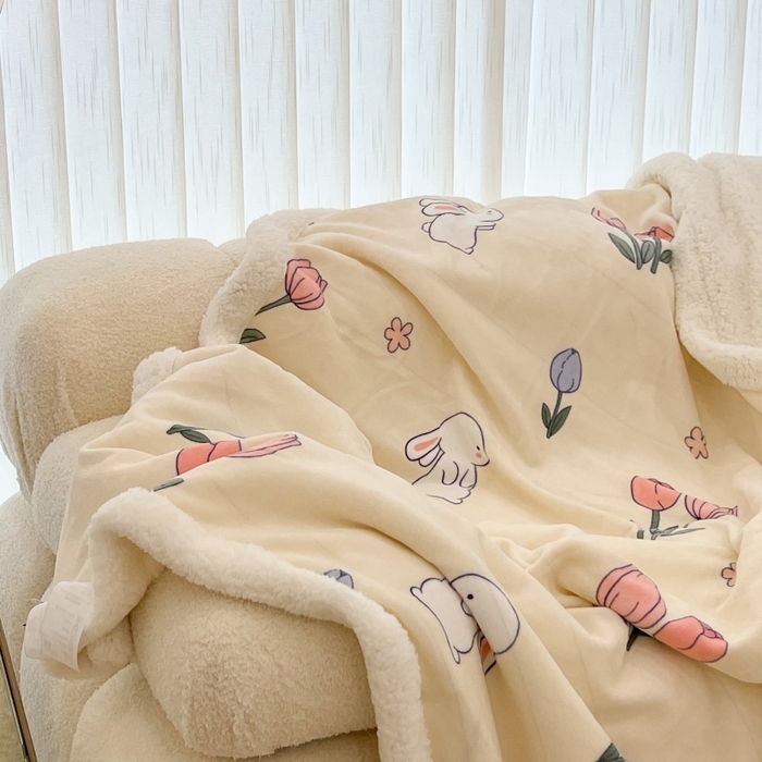 91家纺网 家纺一手货源 找家纺 昔可家纺 2023新款ins风牛奶绒羊羔绒印花毛毯（风格二） 粉粉郁金兔