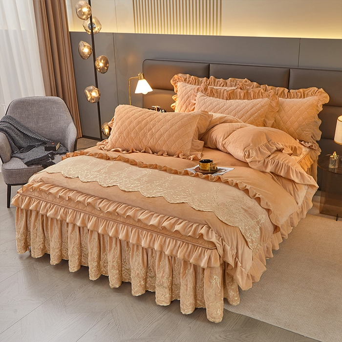 91家纺网 家纺一手货源 找家纺 罗艺轩 2024新款欧洲风情宝宝绒可拆卸夹棉床裙四件套 香槟金