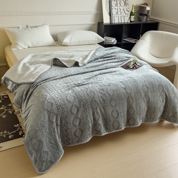 91家纺网 家纺一手货源 找家纺 宜家坊新款秋冬高克重法莱绒羊羔绒立体剪花纯色多功能毛毯 绅士灰